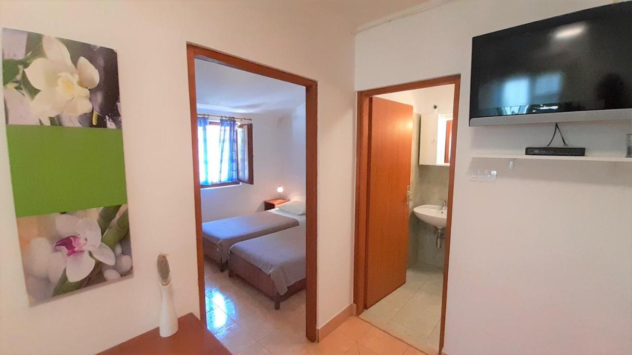 Apartments Nadia Sokolic Нерезине Экстерьер фото